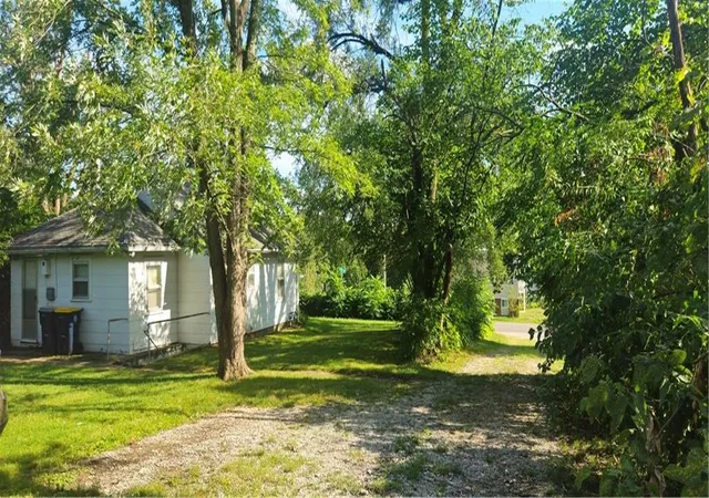 Photo 3 of Sale Pending at 3026 NE 37th Terrace, Kansas City, MO 64117 | MLS# 2637246 | Listing updated on 2026-08-25