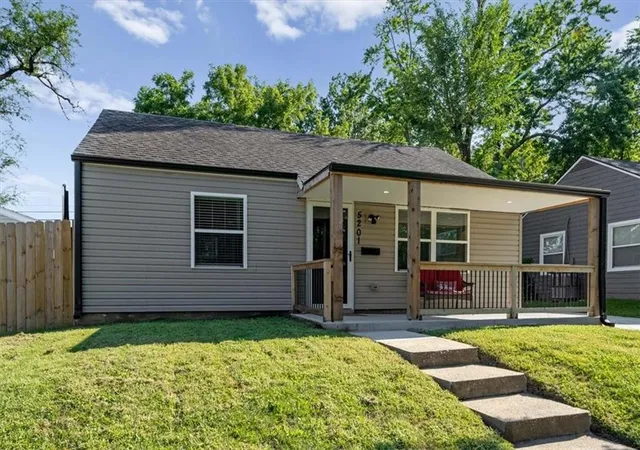 2nd image of 5201 Locust Ave, Kansas City, KS 66106 | MLS# 2637247