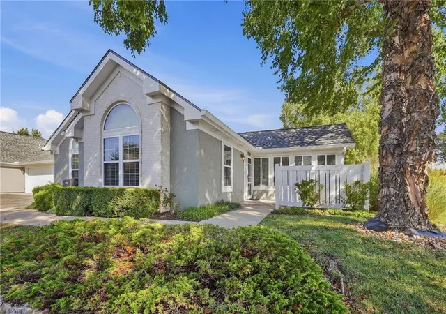 Photo 3 of Single family home for sale at 7104 Hedge Ln Ter, Shawnee, KS 66227 | MLS# 2637248 | Listing updated on 2026-10-04