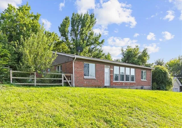 Photo 3 of Sale Pending at 5729 Parallel Pkwy, Kansas City, KS 66104 | MLS# 2637251 | Listing updated on 2026-09-03