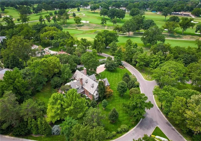 4th image of 5800 Brookbank Ln, Mission Hills, KS 66208 | MLS# 2637256