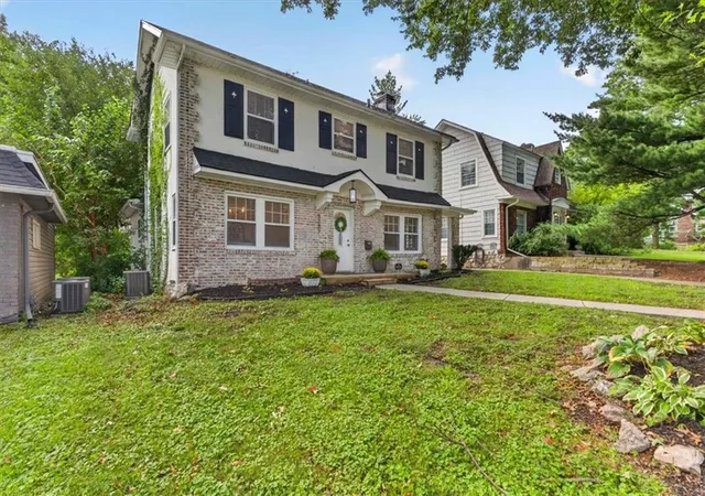 Photo 2 of Sale Pending at 5737 Cherry St, Kansas City, MO 64110 | MLS# 2637258 | Listing updated on 2026-08-24