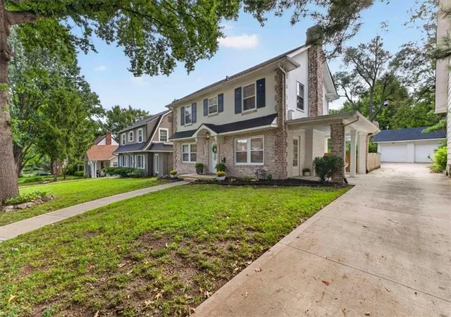 Photo 3 of Sale Pending at 5737 Cherry St, Kansas City, MO 64110 | MLS# 2637258 | Listing updated on 2026-08-24