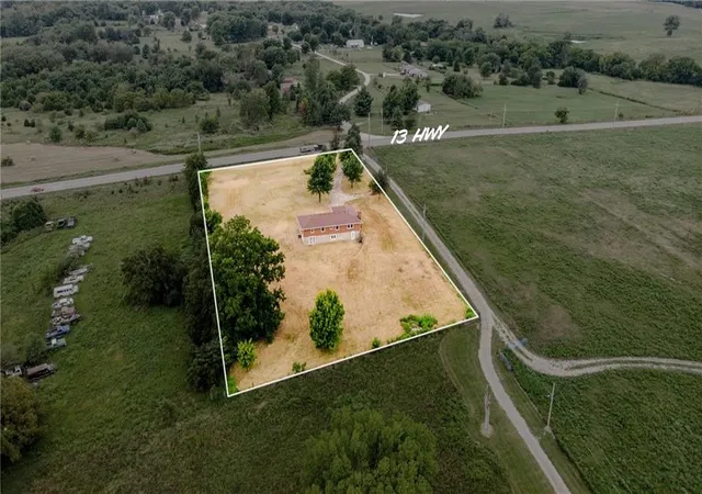 Photo 3 of Sale Pending at 561 SE 13 Highway, Warrensburg, MO 64093 | MLS# 2637259 | Listing updated on 2026-08-31