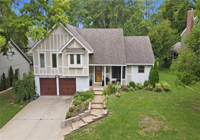 1st image of 12823 W 82nd St, Lenexa, KS 66215 | MLS# 2637262