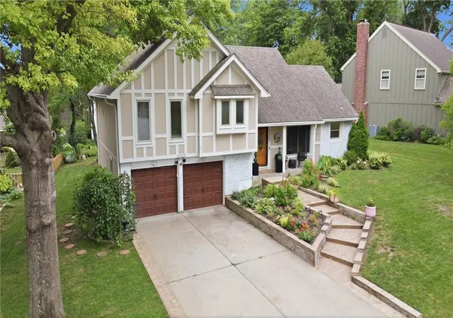 2nd image of 12823 W 82nd St, Lenexa, KS 66215 | MLS# 2637262