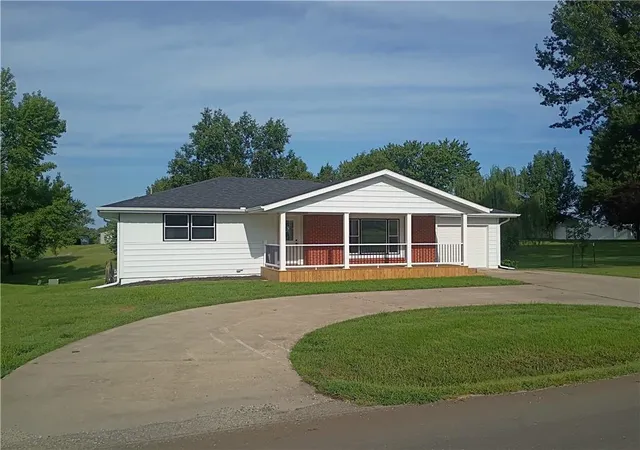 Photo 1 of Single family home for sale at 1013 N Alanthus Ave, Stanberry, MO 64489 | MLS# 2637266 | Listing updated on 2026-08-18