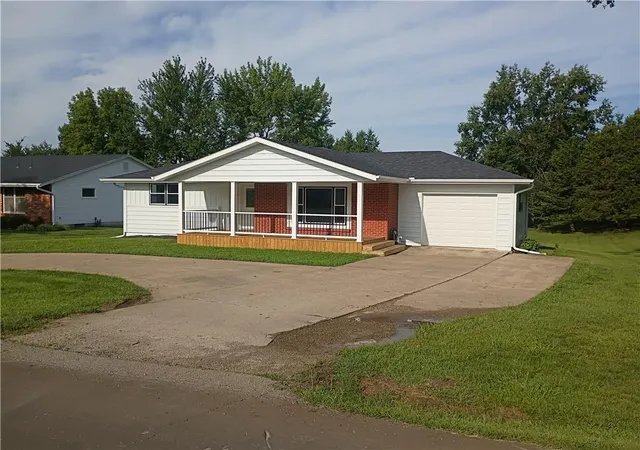 Photo 2 of Single family home for sale at 1013 N Alanthus Ave, Stanberry, MO 64489 | MLS# 2637266 | Listing updated on 2026-08-18
