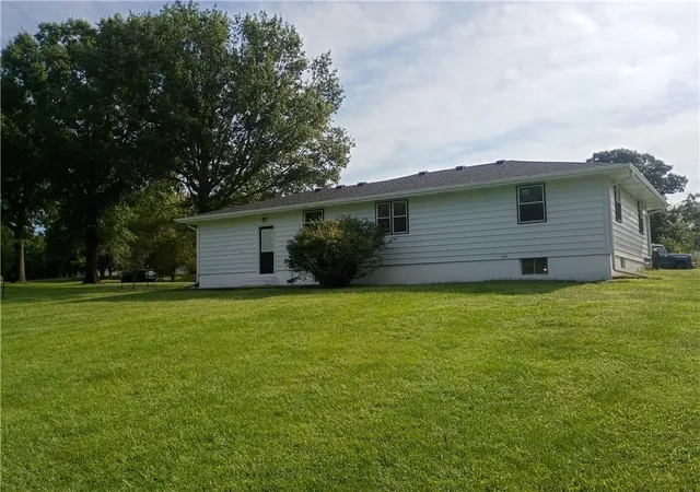 Photo 4 of Single family home for sale at 1013 N Alanthus Ave, Stanberry, MO 64489 | MLS# 2637266 | Listing updated on 2026-08-18