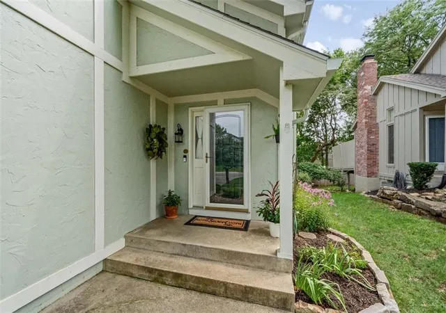 3rd image of 8303 W 121St St, Overland Park, KS 66213 | MLS# 2637268
