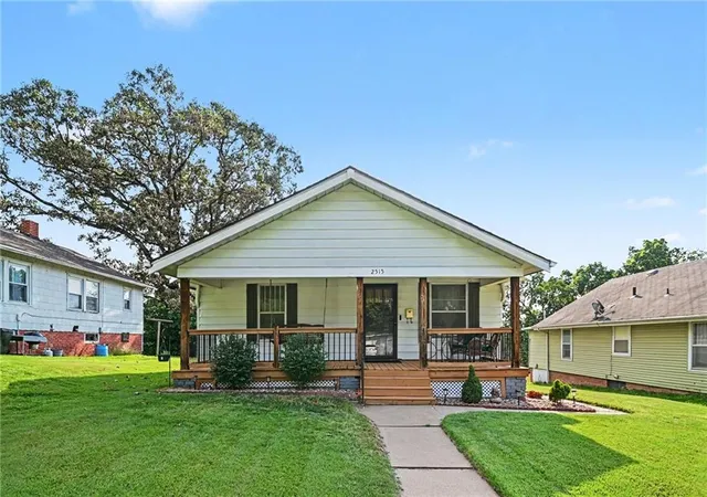 Photo 1 of Sale Pending at 2515 N 4th St, St Joseph, MO 64505 | MLS# 2637269 | Listing updated on 2026-09-13