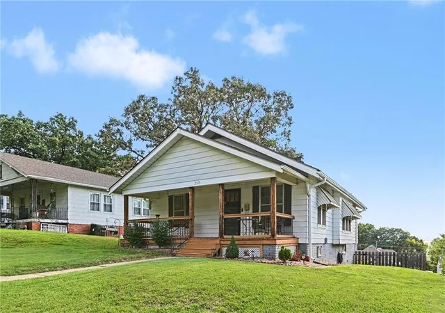Photo 2 of Sale Pending at 2515 N 4th St, St Joseph, MO 64505 | MLS# 2637269 | Listing updated on 2026-09-13