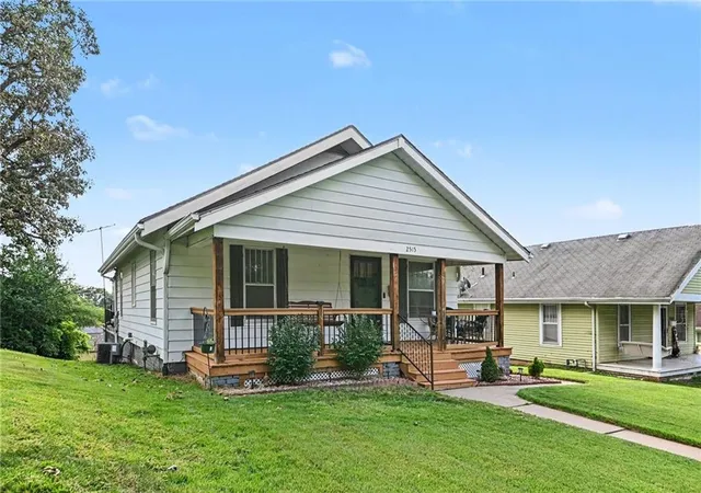 Photo 3 of Sale Pending at 2515 N 4th St, St Joseph, MO 64505 | MLS# 2637269 | Listing updated on 2026-09-13