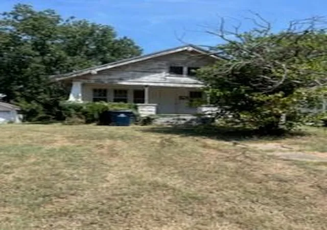 1st image of 900 E Main St, Independence, KS 67301 | MLS# 2637271