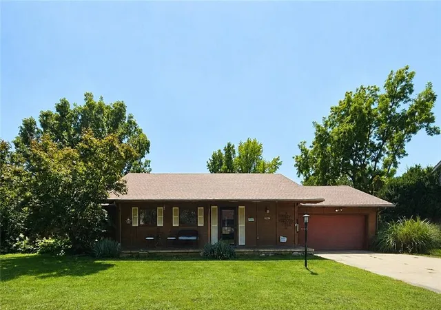 1st image of 4214 Belmont Cir, Saint Joseph, MO 64506 | MLS# 2637283