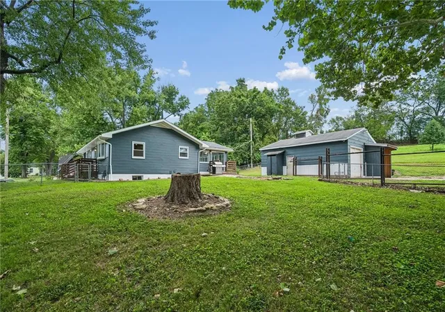 2nd image of 3741 N Brighton Ave, Kansas City, MO 64117 | MLS# 2637286