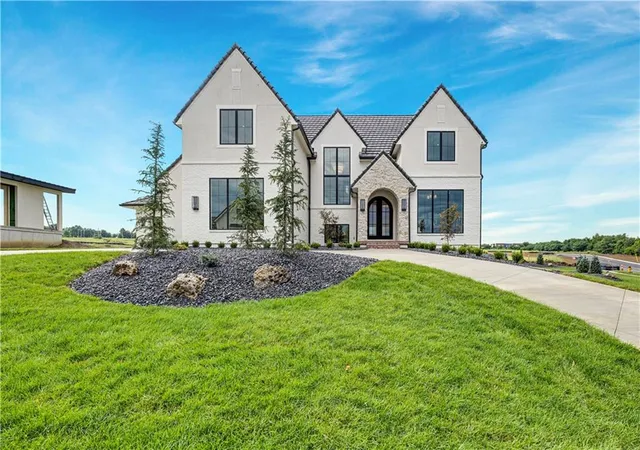 2nd image of 12111 W 173rd Ter, Overland Park, KS 66221 | MLS# 2637287