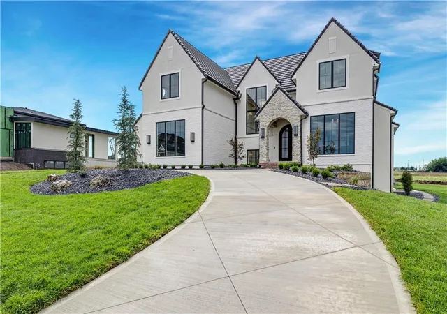 3rd image of 12111 W 173Rd Ter, Overland Park, KS 66221 | MLS# 2637287
