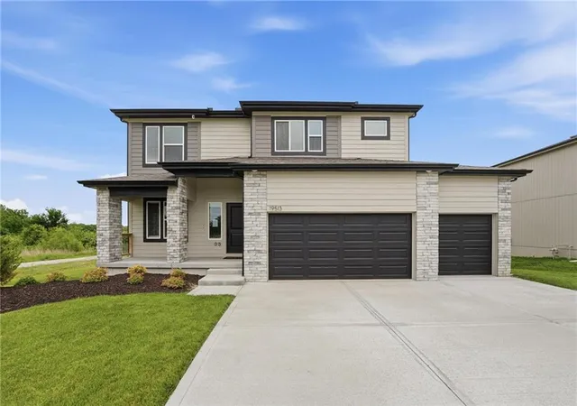 1st image of 1506 Sw 8th Ter, Oak Grove, MO 64075 | MLS# 2637290