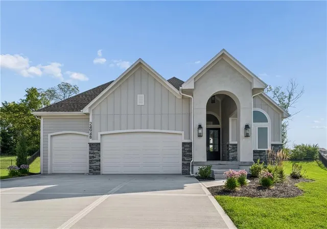 1st image of 24948 W 98th Pl, Lenexa, KS 66227 | MLS# 2637292