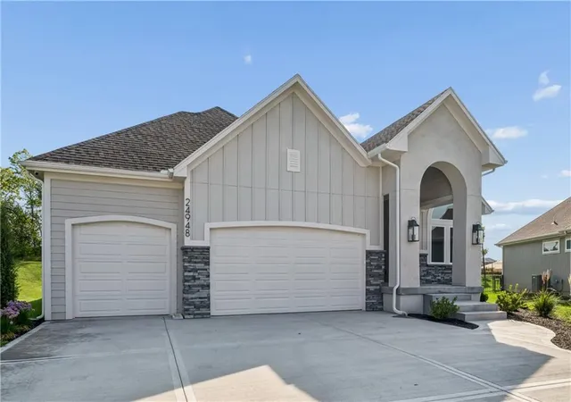 2nd image of 24948 W 98th Pl, Lenexa, KS 66227 | MLS# 2637292
