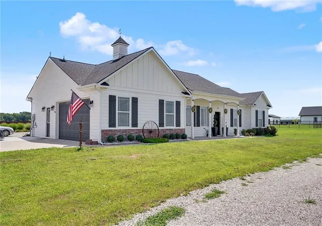 3rd image of 676 E 1375 Rd, Lawrence, KS 66046 | MLS# 2637293