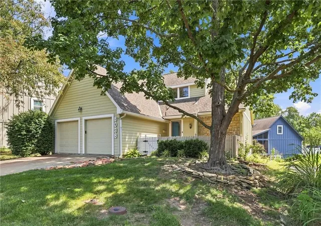 image of 8038 Monrovia St, Lenexa, KS 66215 | MLS# 2637297