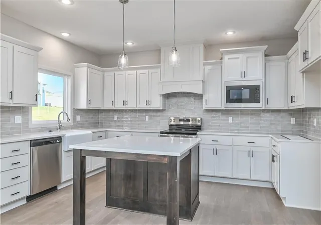 Photo 4 of Single family home for sale at 6000 Apache Dr, Shawnee, KS 66226 | MLS# 2637304 | Listing updated on 2026-08-18