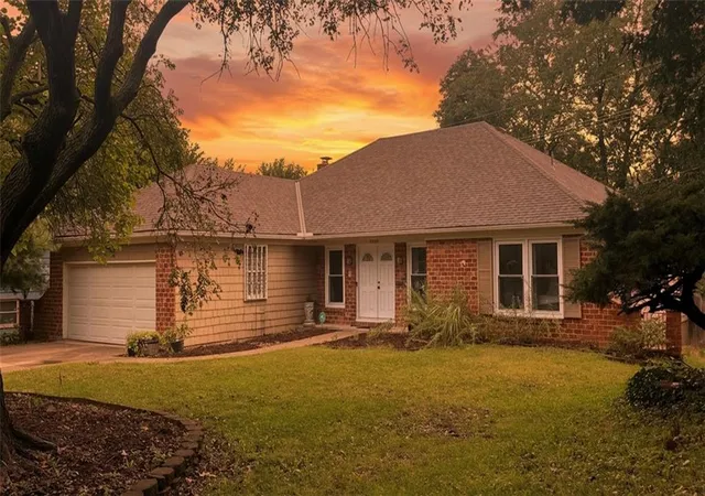 Photo 2 of Sale Pending at 10405 Baltimore Ave, Kansas City, MO 64114 | MLS# 2637309 | Listing updated on 2026-09-23