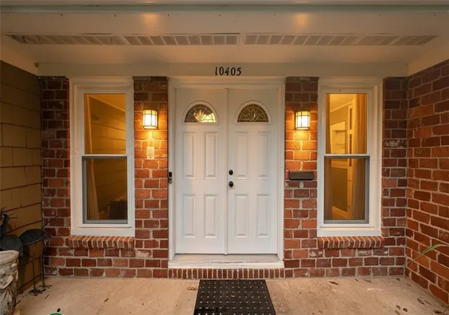 Photo 3 of Sale Pending at 10405 Baltimore Ave, Kansas City, MO 64114 | MLS# 2637309 | Listing updated on 2026-09-23