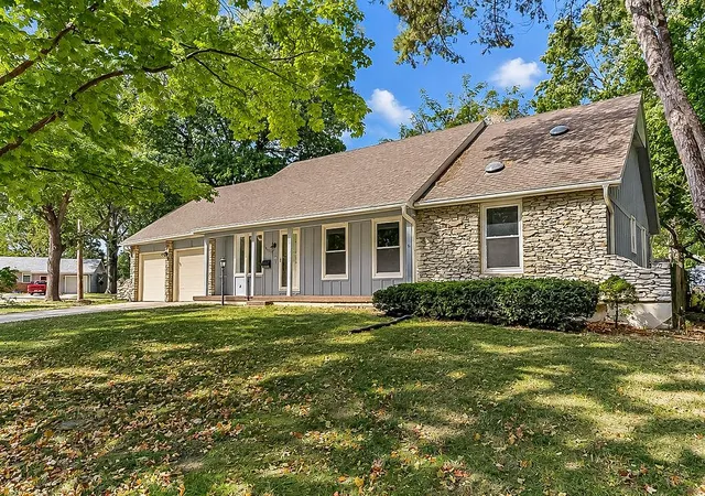 Photo 1 of Single family home for sale at 8606 W 88th Street, Overland Park, KS 66212 | MLS# 2637311 | Listing updated on 2026-10-18