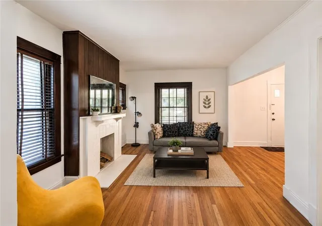 Photo 3 of Single family home for sale at 4231 Wyoming St, Kansas City, MO 64111 | MLS# 2637312 | Listing updated on 2026-09-18