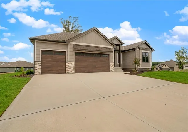 Photo 1 of Single family home for sale at 13548 Ter Park Dr, Kansas City, MO 64152 | MLS# 2637313 | Listing updated on 2026-09-08