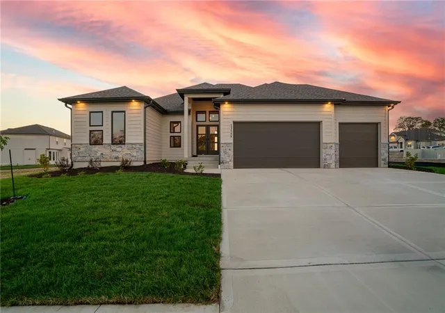 Single family home for sale at 13548 Ter Park Dr, Kansas City, MO 64152 | MLS# 2637313