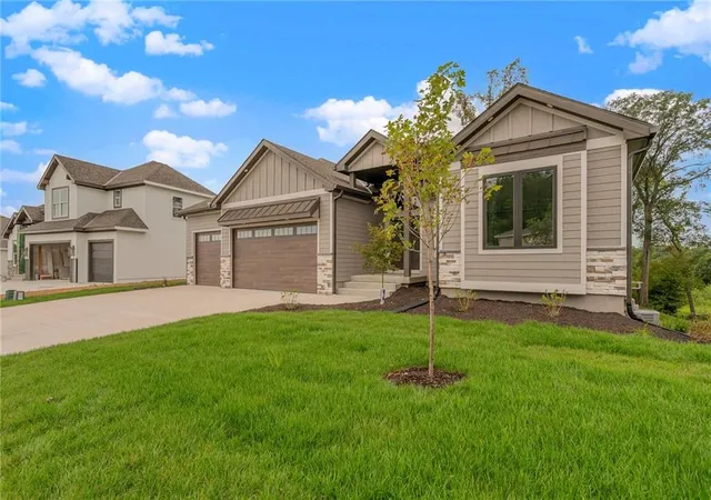 Photo 3 of Single family home for sale at 13548 Ter Park Dr, Kansas City, MO 64152 | MLS# 2637313 | Listing updated on 2026-09-08