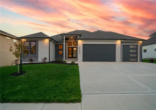 Single family home for sale at 5782 NW Black Oak Ct, Kansas City, MO 64152 | MLS# 2637318