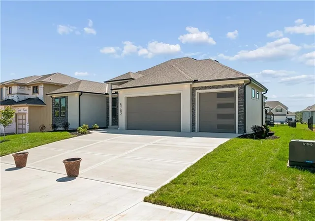 Photo 3 of Single family home for sale at 5782 Nw Black Oak Ct, Kansas City, MO 64152 | MLS# 2637318 | Listing updated on 2026-09-27