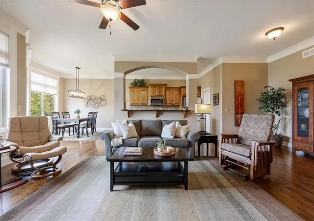 2nd image of 10007 Millstone Dr, Lenexa, KS 66220 | MLS# 2637322