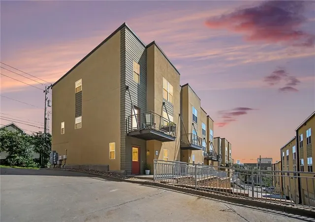 Condo for sale at 4561 Madison Ave, Kansas City, MO 64111 | MLS# 2637330