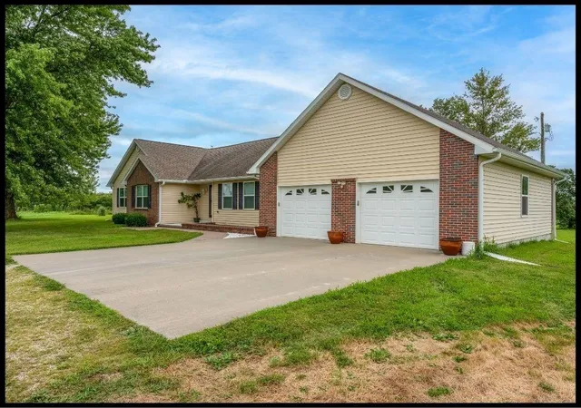 4th image of 560 Ne 115 Rd, Knob Noster, MO 64093 | MLS# 2637341