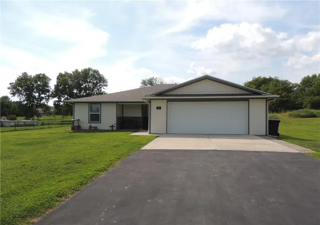 Photo 1 of Sale Pending at 130 Nw 181st Road, Warrensburg, MO 64093 | MLS# 2637342 | Listing updated on 2026-10-13