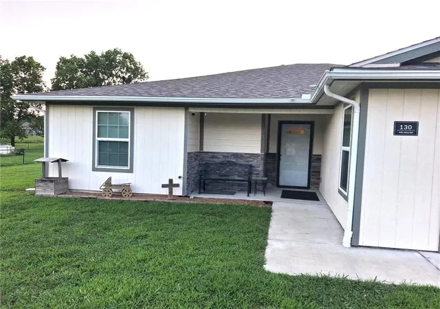 2nd image of 130 Nw 181st Rd, Warrensburg, MO 64093 | MLS# 2637342