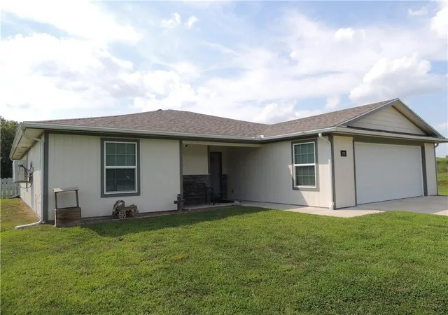Photo 3 of Sale Pending at 130 Nw 181st Road, Warrensburg, MO 64093 | MLS# 2637342 | Listing updated on 2026-10-13