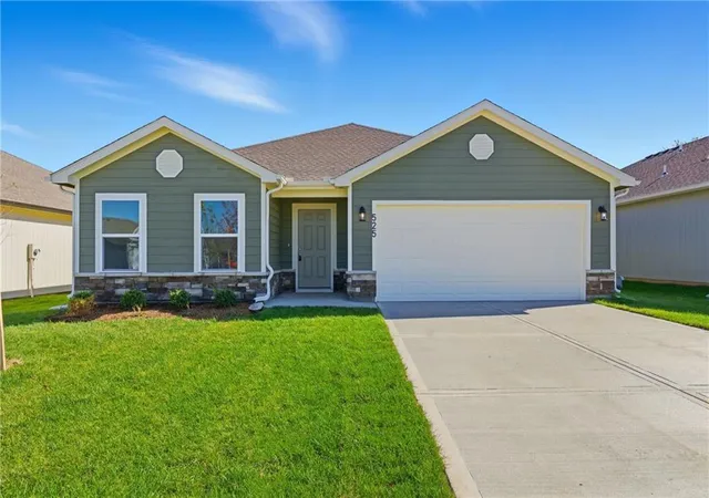 1st image of 882 N Pear St, Gardner, KS 66030 | MLS# 2637348