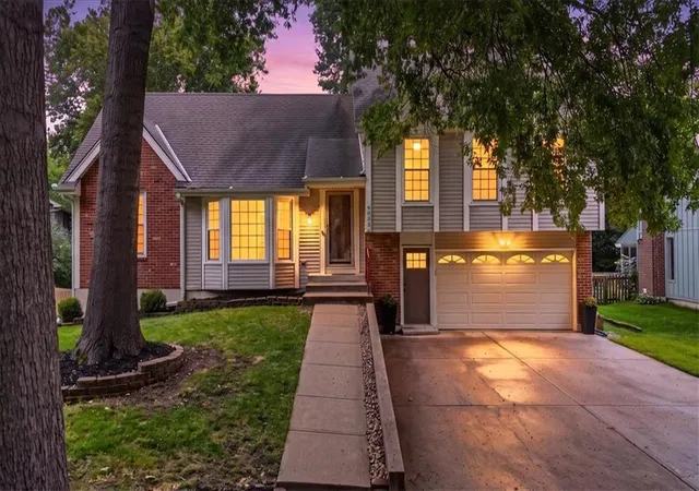1st image of 9033 Greenway Ln, Lenexa, KS 66215 | MLS# 2637356