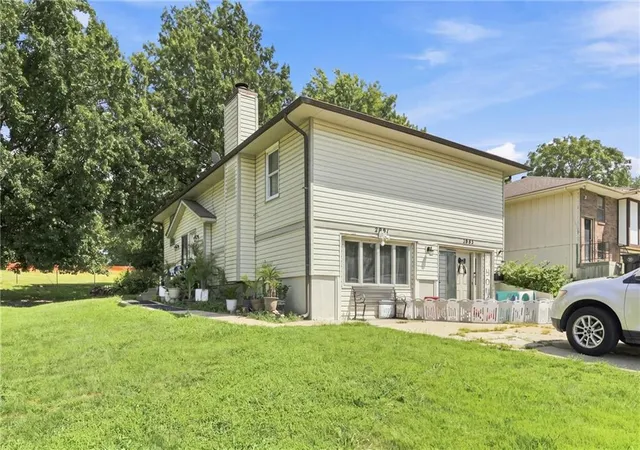 2nd image of 2801 Englewood Ter, Independence, MO 64052 | MLS# 2637358