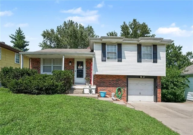 Photo 3 of Sale Pending at 5052 Ne 56th Pl, Kansas City, MO 64119 | MLS# 2637362 | Listing updated on 2026-09-06