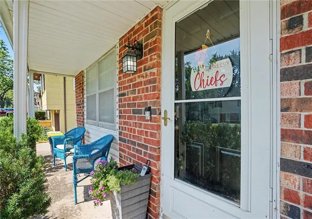 Photo 3 of Sale Pending at 5052 Ne 56Th Pl, Kansas City, MO 64119 | MLS# 2637362 | Listing updated on 2026-09-06