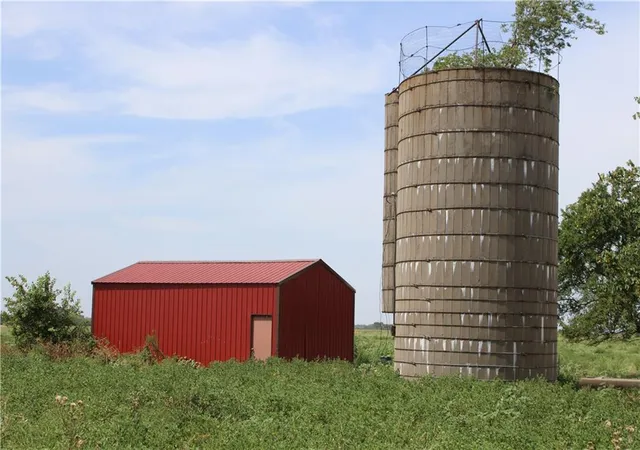 image of 223 W 510th Ave, Cherokee, KS 66724 | MLS# 2637363