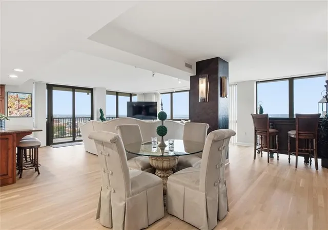 Photo 3 of Condo for sale at 600 E Admiral Blvd #1408, Kansas City, MO 64106 | MLS# 2637364 | Listing updated on 2026-08-31